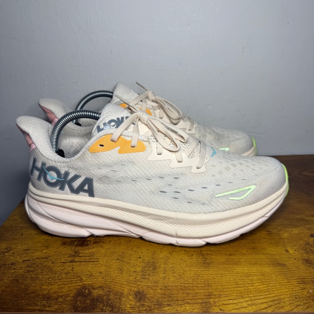 Hoka Clifton 9 Running Shoes Womens Size 10 Peach 1127896-VLS